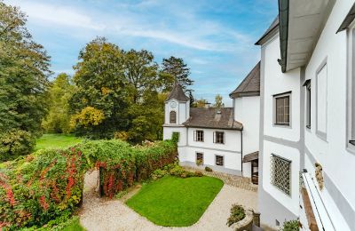 Zámek na prodej 4693 Desselbrunn, Oberösterreich, Bezaubernd schmiegt sich die Kapelle an das Ensemble