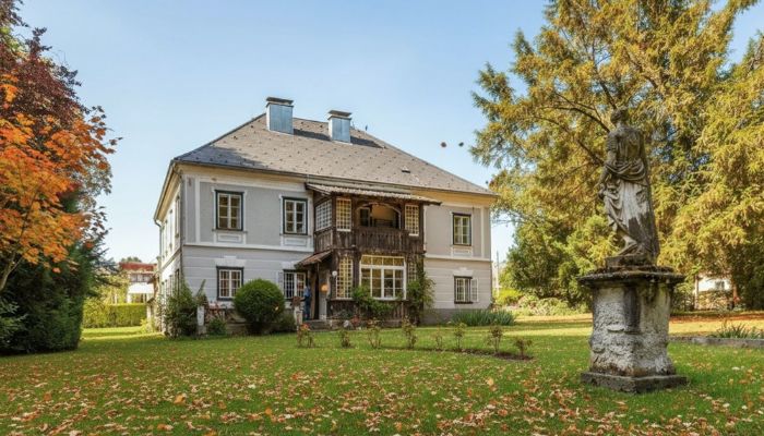 Zámeček u jezera Traunsee s parkem a historickým kouzlem