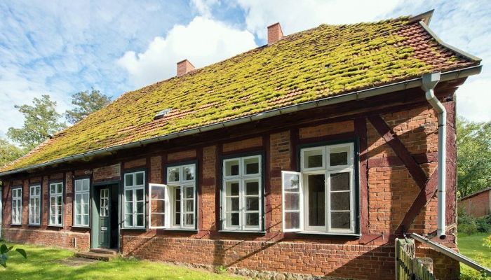 Farářský dům z roku 1800 v Kreienu blízko jezera