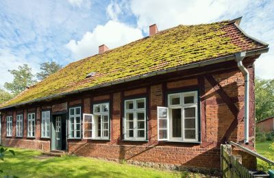 Historické nemovitosti, Farářský dům z roku 1800 v Kreienu blízko jezera