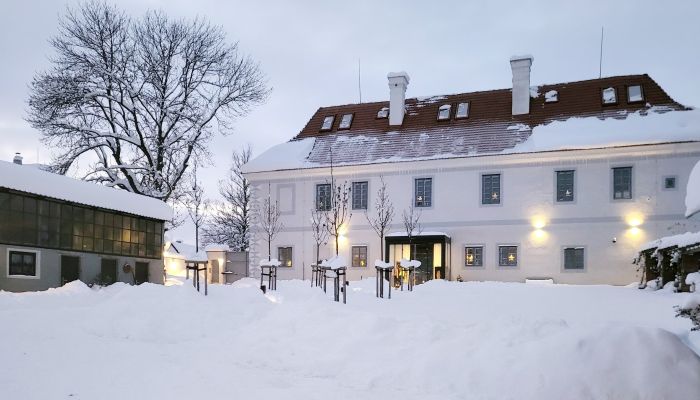 Inspirováno renesancí, zrekonstruováno pro budoucnost: Zámek, který působí jako rodinný dům