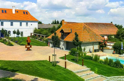 Inspirováno renesancí, zrekonstruováno pro budoucnost: Zámek, který působí jako rodinný dům, Foto 1