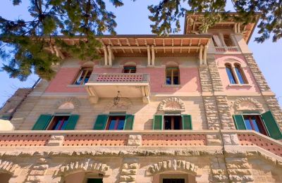 Historická vila na prodej Loro Ciuffenna, Toskánsko, Zrekonstruovaná Fasáda