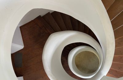 Zámek na prodej 84375 Kirchdorf am Inn, Hofmarkstraße 2, Bayern, Treppenhaus: große Wendeltreppe von EG bis DG