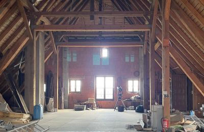 Zámek na prodej 84375 Kirchdorf am Inn, Hofmarkstraße 2, Bayern, ausbaubarer Dachboden (ca. 200m², ca. 7 m hoch) (über Versorgungsschacht voll erschlossen)