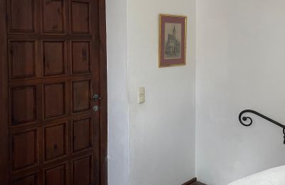 Zámek na prodej 84375 Kirchdorf am Inn, Hofmarkstraße 2, Bayern, Treppenhaus: Eingangstür zum 1. Stock