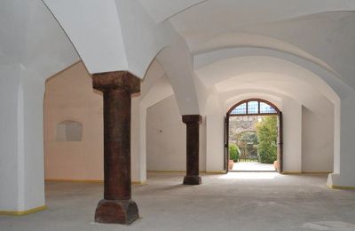 Zámek na prodej 84375 Kirchdorf am Inn, Hofmarkstraße 2, Bayern, Gewölbehalle mit antiken Adneter-Marmorsäulen, FBH (9 Segmente)
