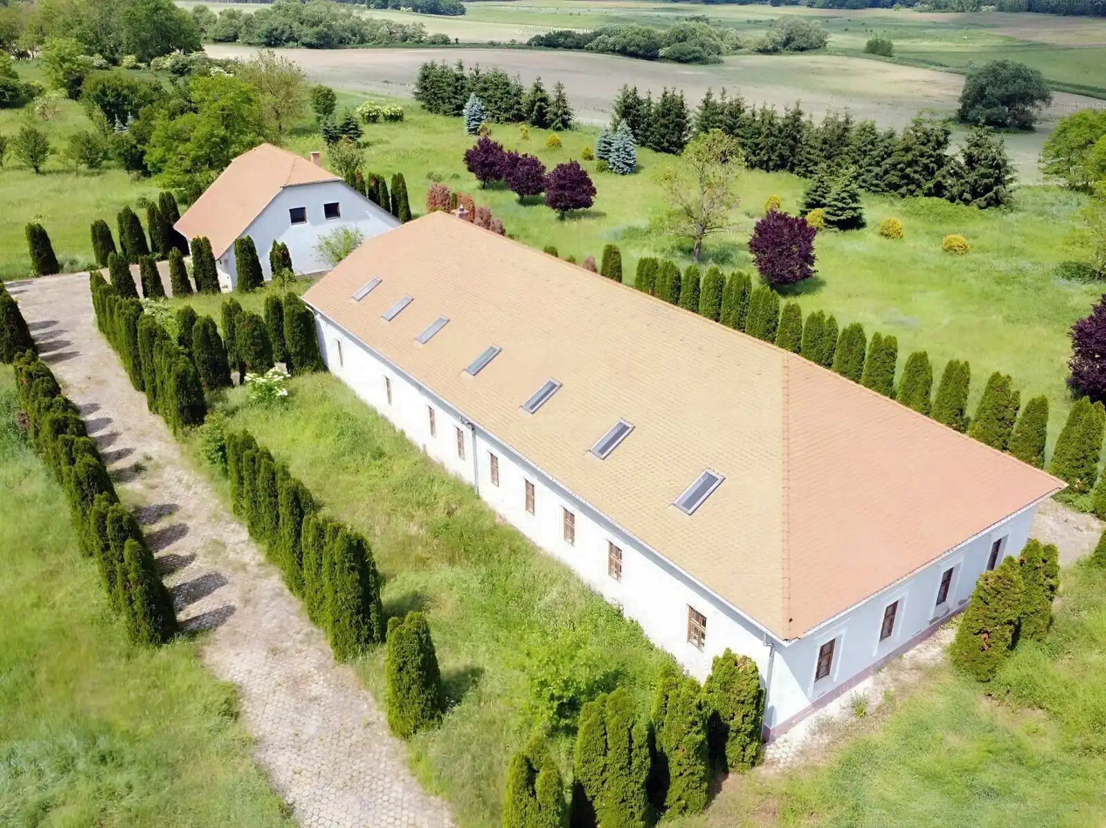 Obrázky Zámeček s 6 hektary pozemku v oblasti Budapešti