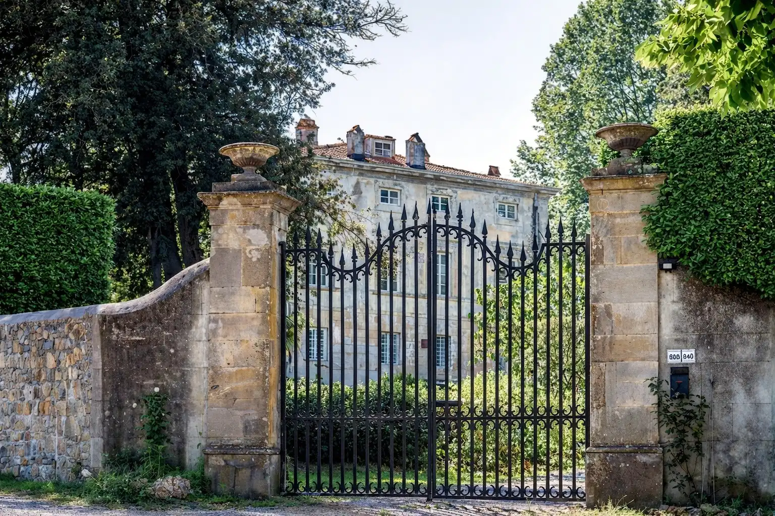 Obrázky Historická rezidence v Toskánsku u Luccy s vilou, přístavky, kaplí, olivovým hájem a vinicí