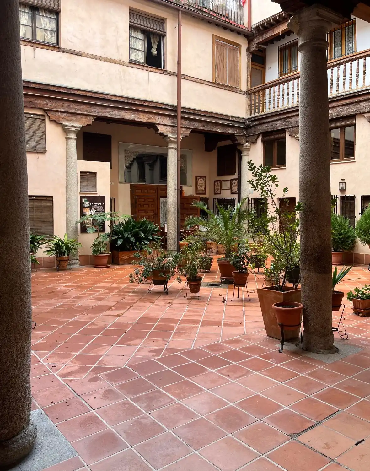 Obrázky Byt s renesančními dřevěnými stropy v historickém centru Toleda, 3 místnosti, 65 m²