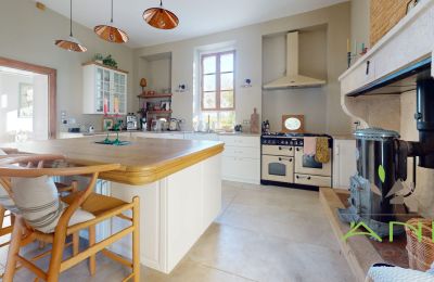 Venkovský dům na prodej Mouzon, Nouvelle-Aquitaine, Kuchynĕ