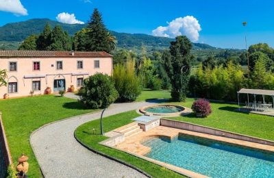 Zámek na prodej Capannori, Toscana, Bazén