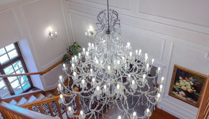 Zameček s parkem, rybníkem a novým hotelem v centrálním Polsku – čtyřhvězdičkový standard