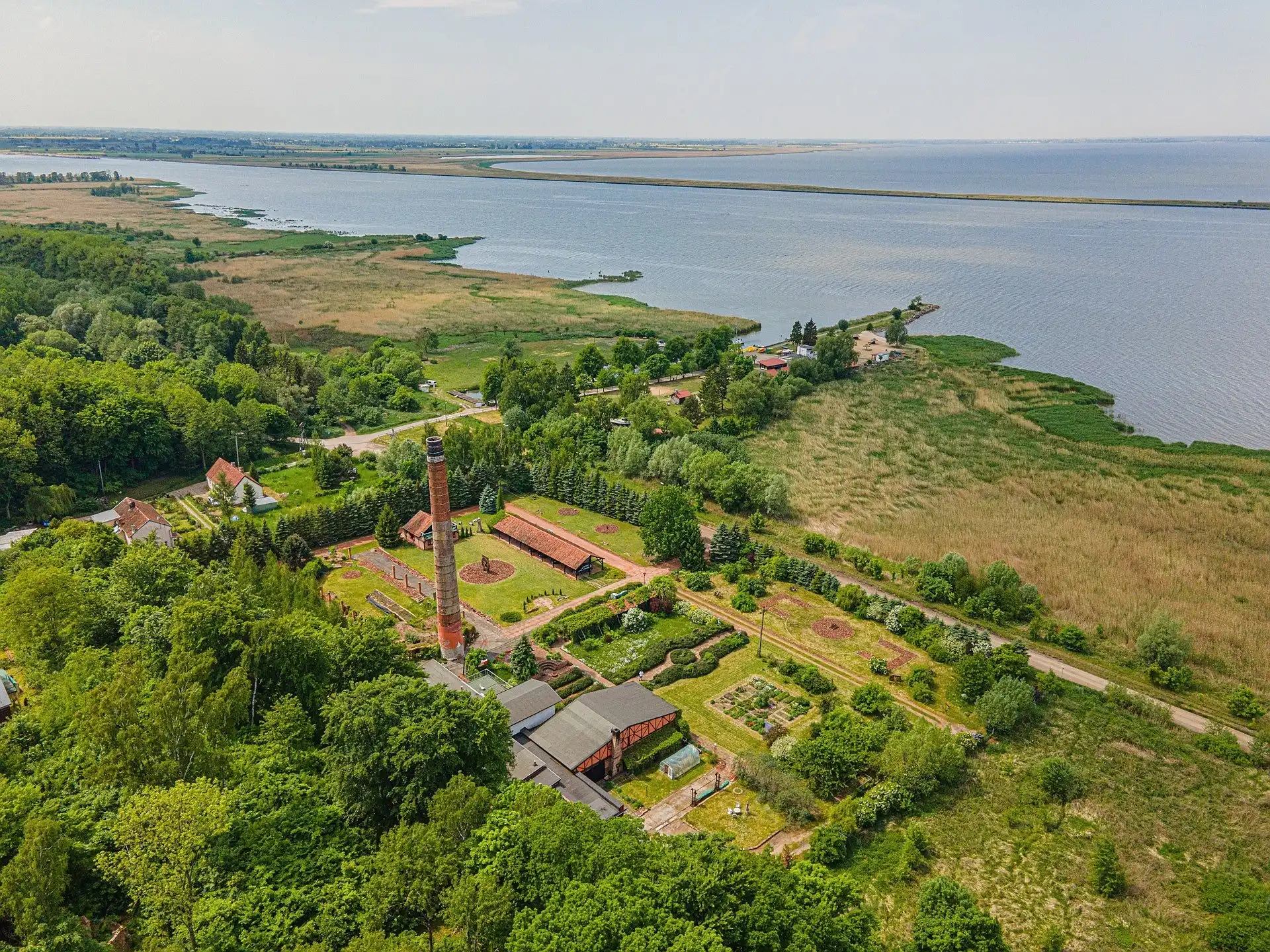 Oživeno jako přírodní útočiště: stará cihelna v Mazursku u Vislanského zálivu, Historická nemovitost