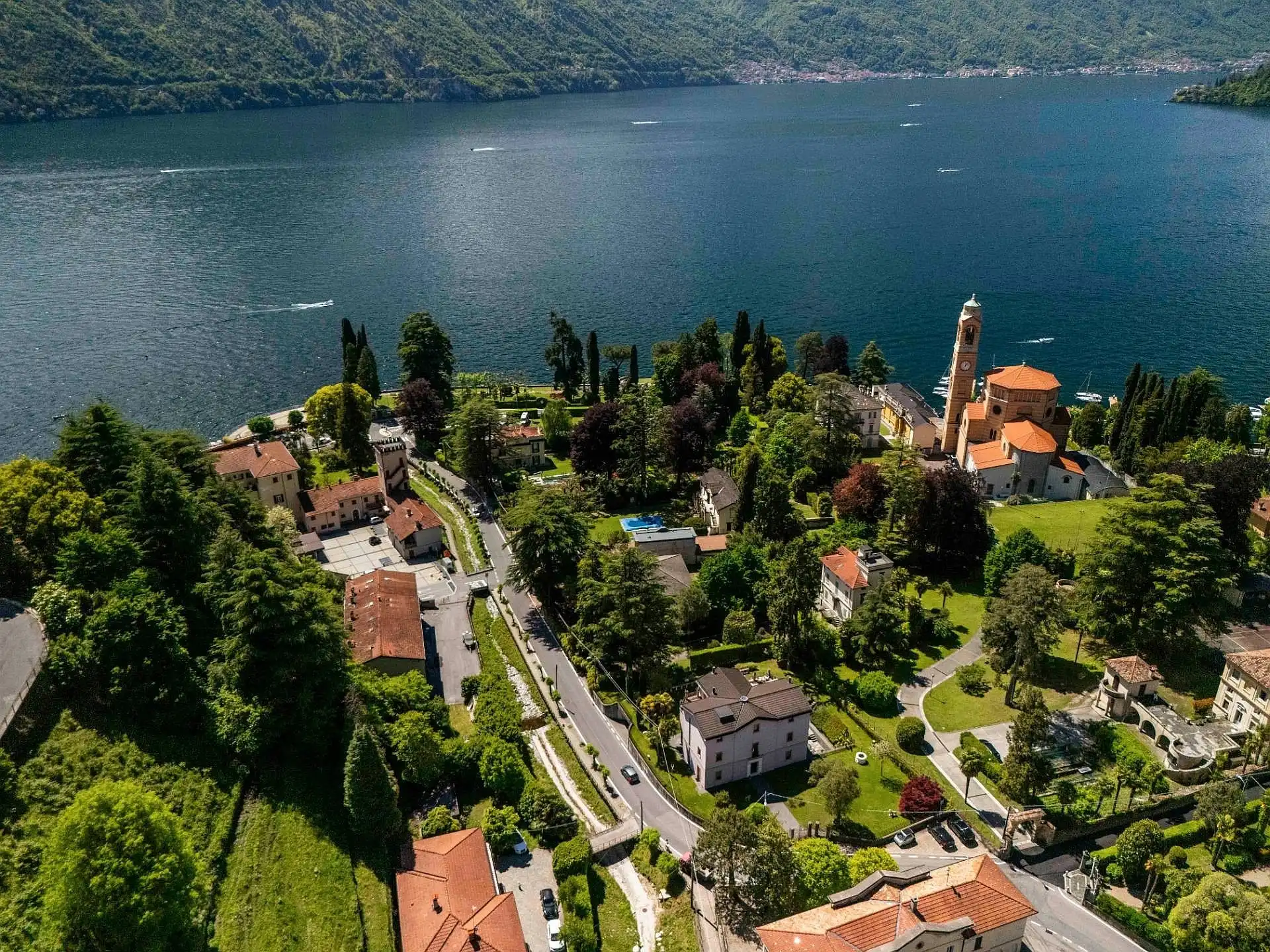 Obrázky Samostatně stojící vila v Tremezzo se zahradou, lázněmi a geotermálním tepelným čerpadlem