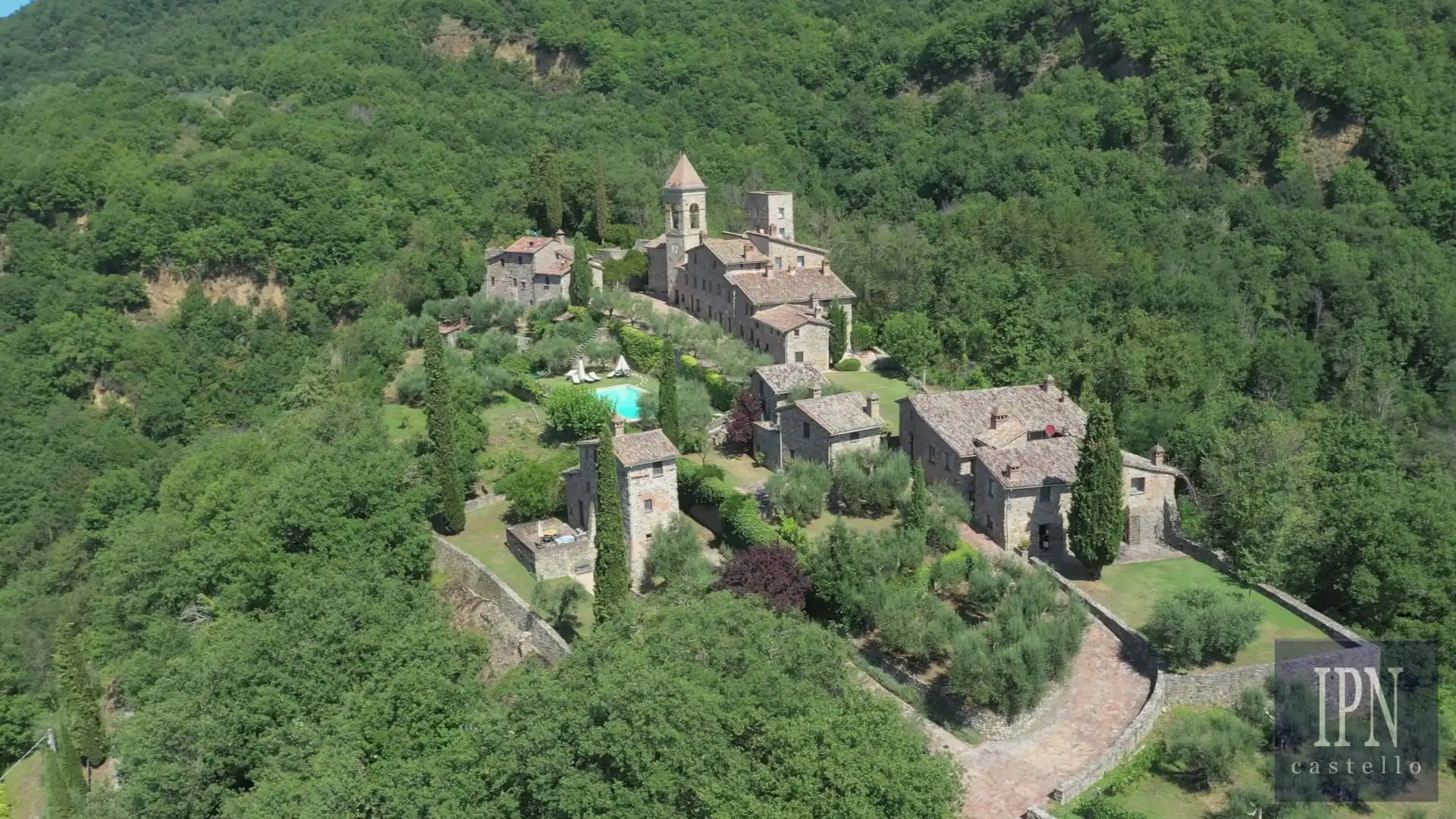 Obrázky Historická rezidence s kostelem v středověké vesnici Monte Migiano