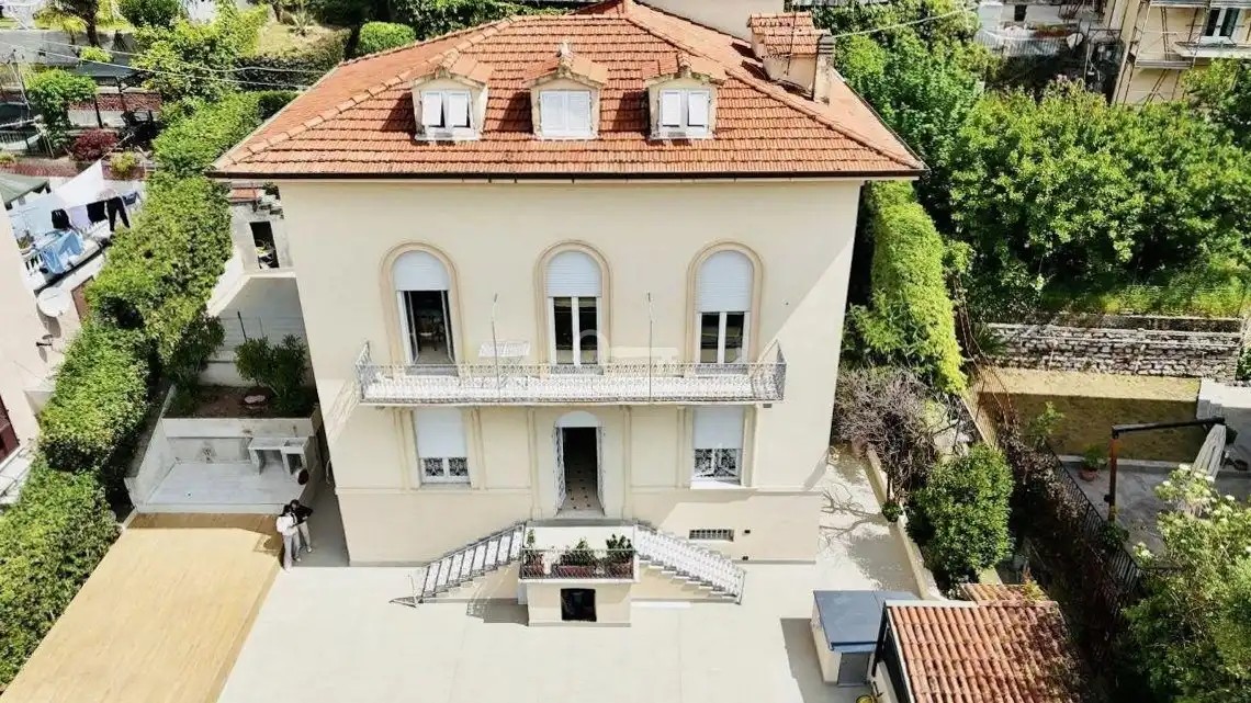 Obrázky Secesní vila v La Spezia s terasou, zahradou a bazénem