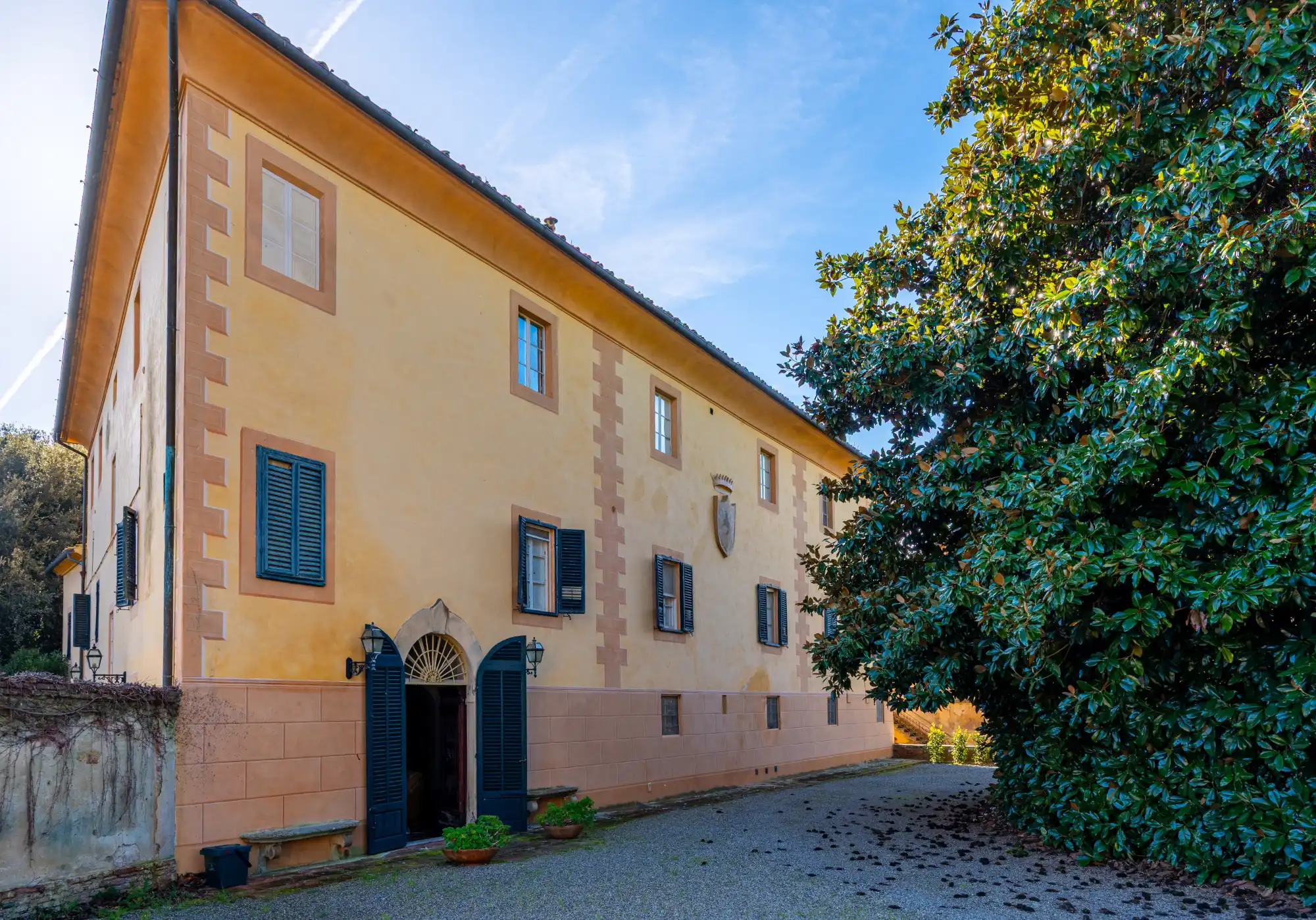 Obrázky Italský palác s kaplí s freskami – hotelový nebo retreat projekt v Toskánsku
