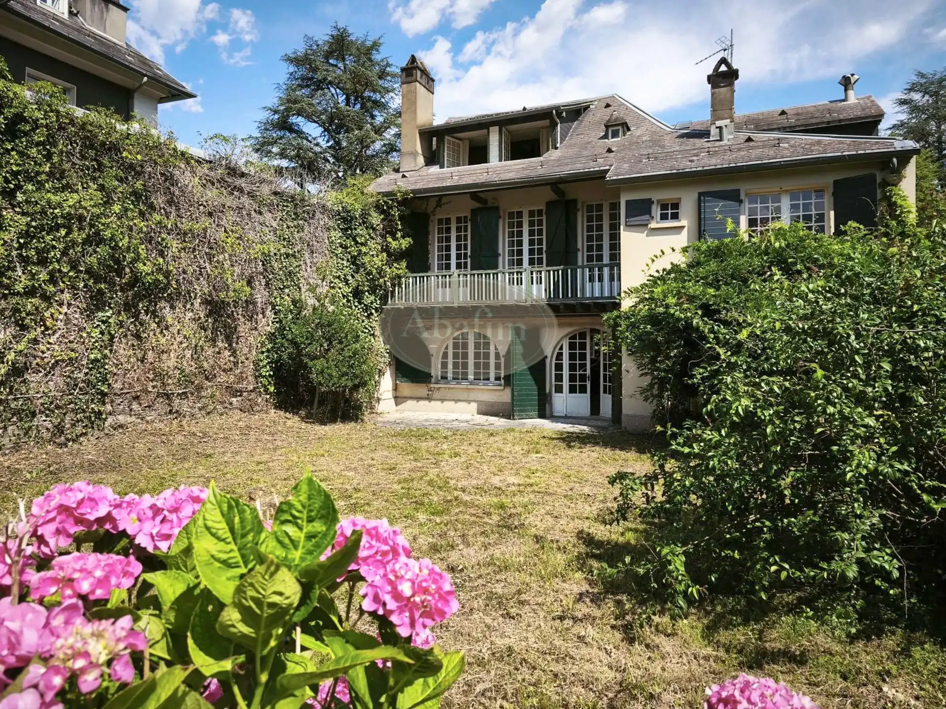 Obrázky Historická vila v Bagnères-de-Luchon s velkou zahradou a výhledem na Pyreneje