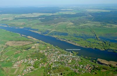 Historické nemovitosti, Historická věž a pět vlakových vagonů s ročním obratem 130 000 EUR v přístavu na Odře