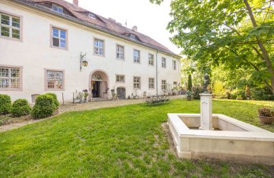 Historické nemovitosti, Renesanční zámek v německo-polském příhraničí mezi Berlínem a Štětínem
