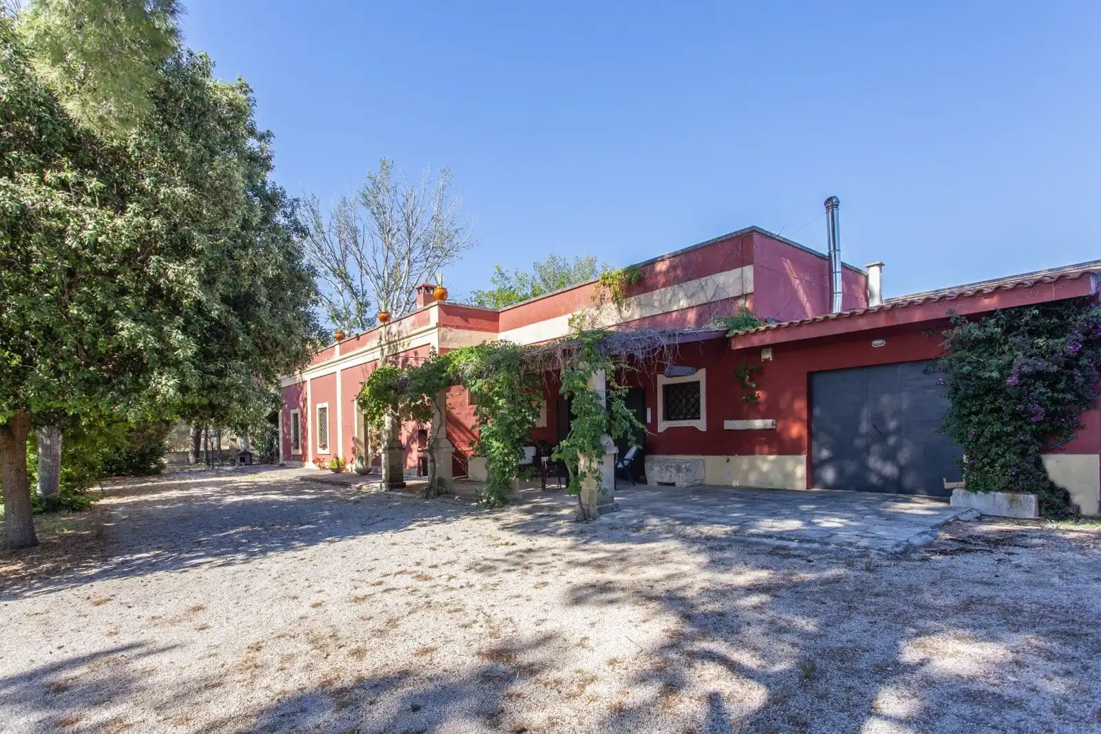 Obrázky Country villa for sale in Francavilla Fontana with star vaults and one-hectare grounds