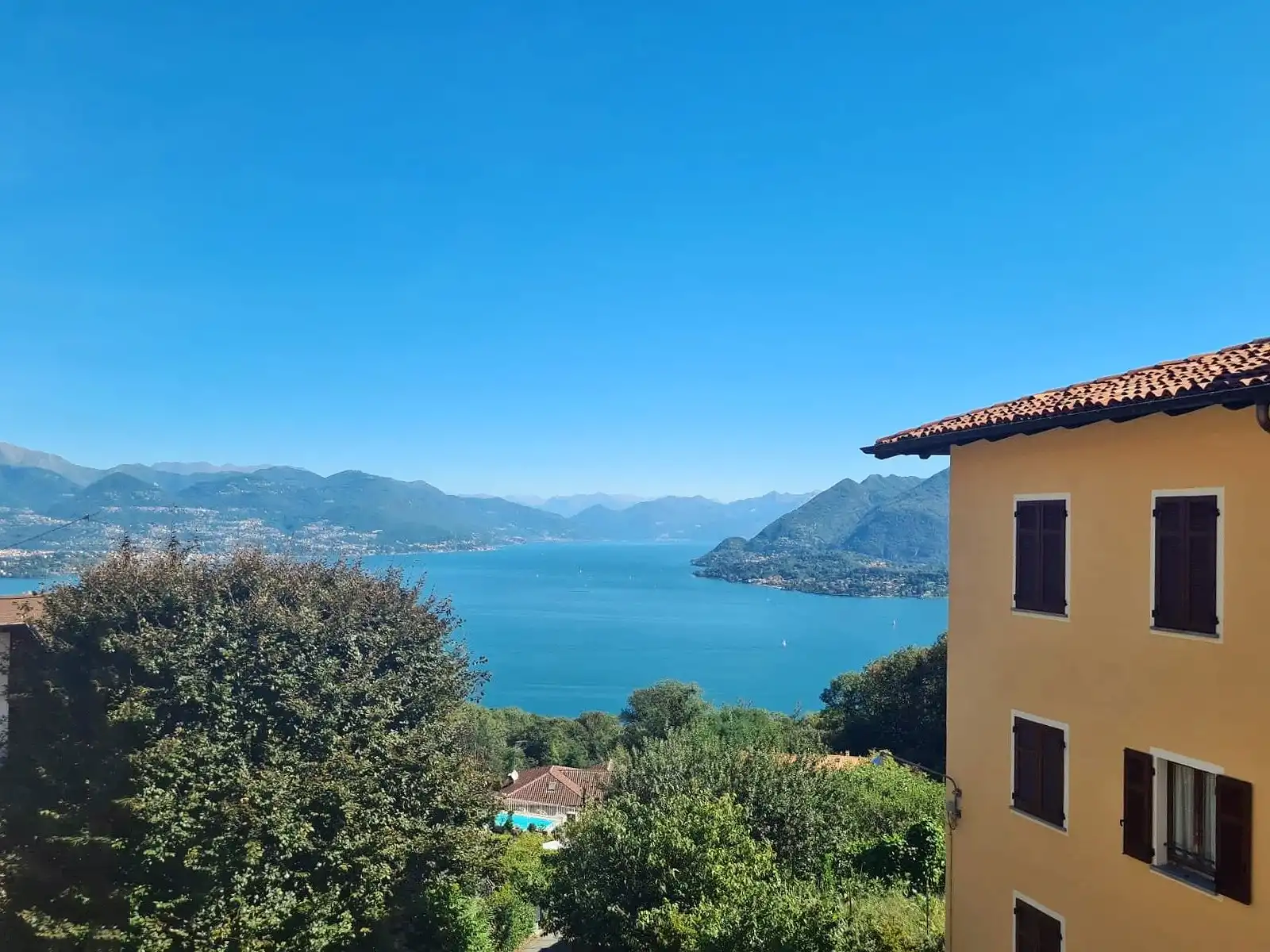 Obrázky Vesnický dům s výhledem na jezero Maggiore