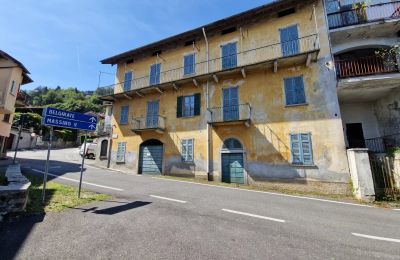 Venkovský dům na prodej Magognino, Piemonte, Pohled zvenku