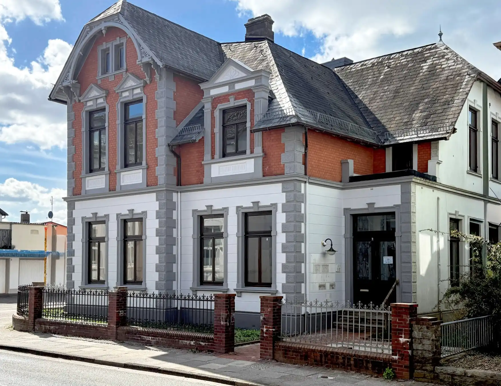Obrázky Historicka vila z prelomu stoleti s dobovymi prvky v Brake