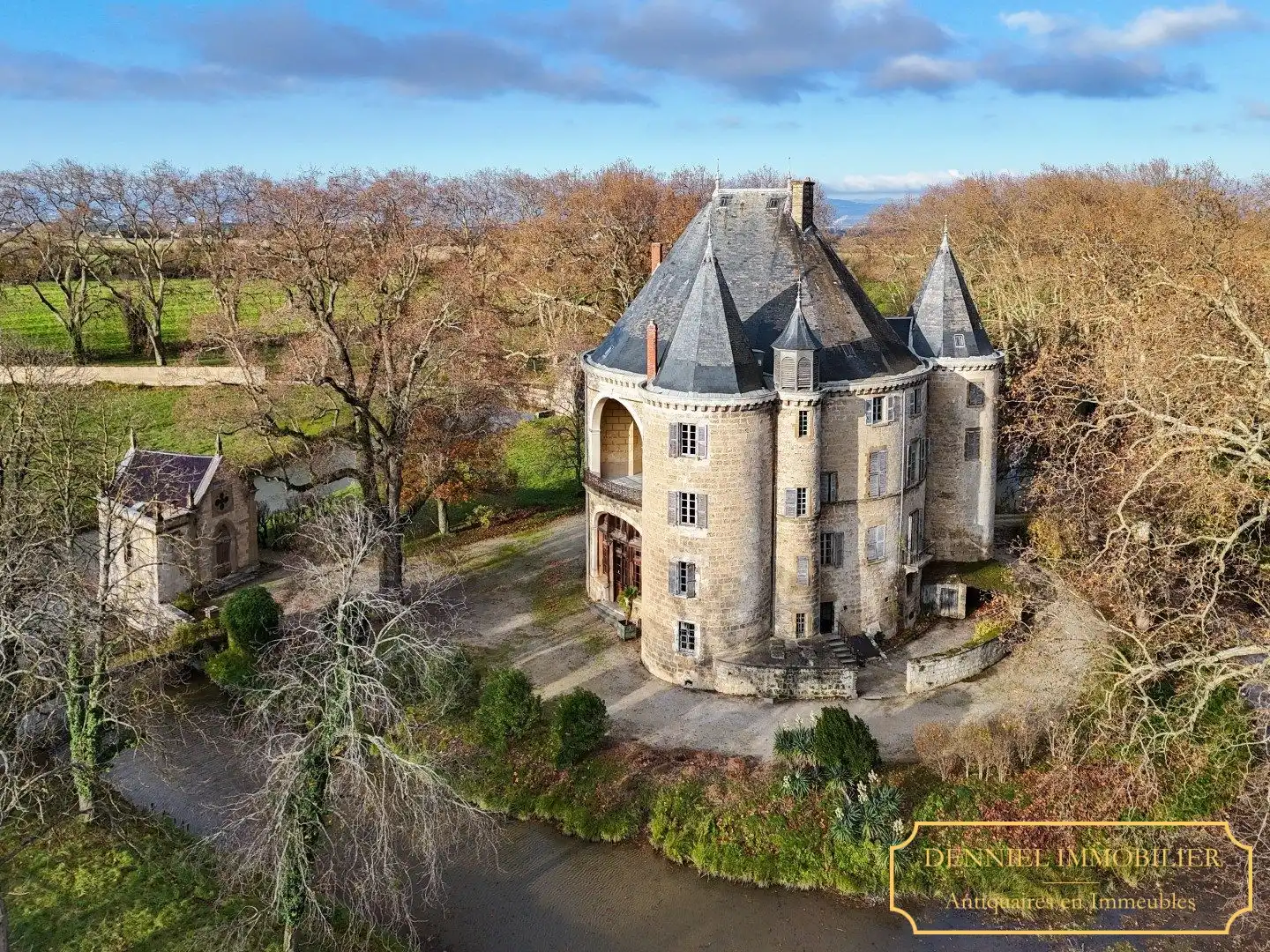 Obrázky Château s vodním příkopem a panstvím o rozloze 87 hektarů nedaleko Valence