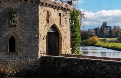 Hrad na prodej Valence, Auvergne-Rhône-Alpes, Foto 4/28