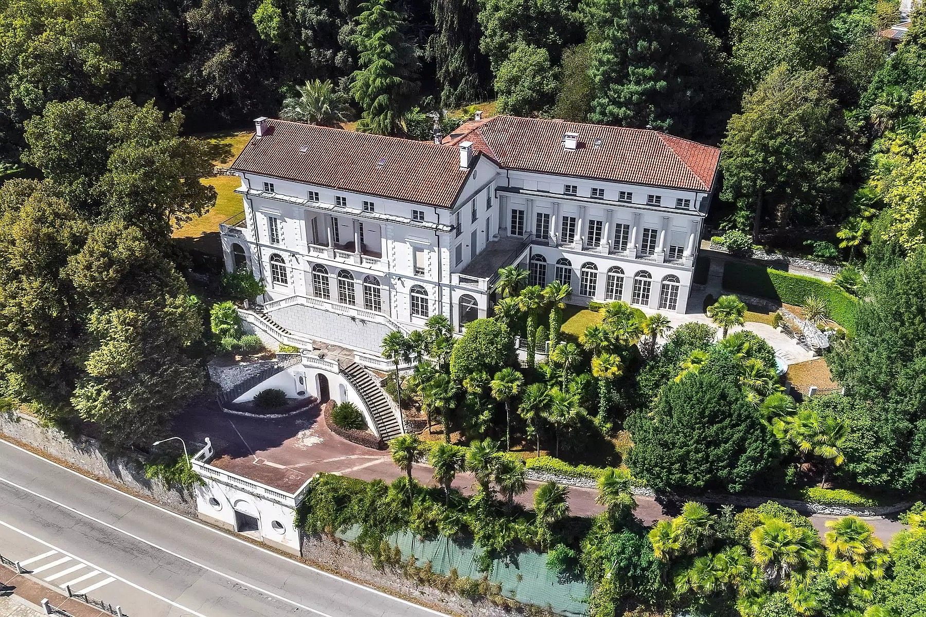 Obrázky Monumentální vila na břehu jezera Maggiore