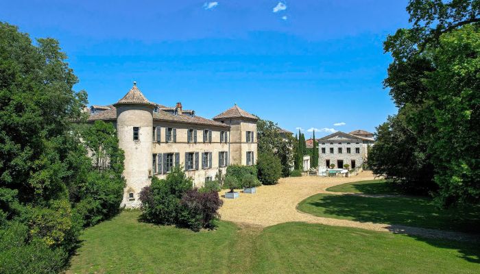 Château u Uzès s významným původním vybavením z několika století