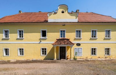Zámek na prodej Žatec, okres Louny, Pohled zepředu