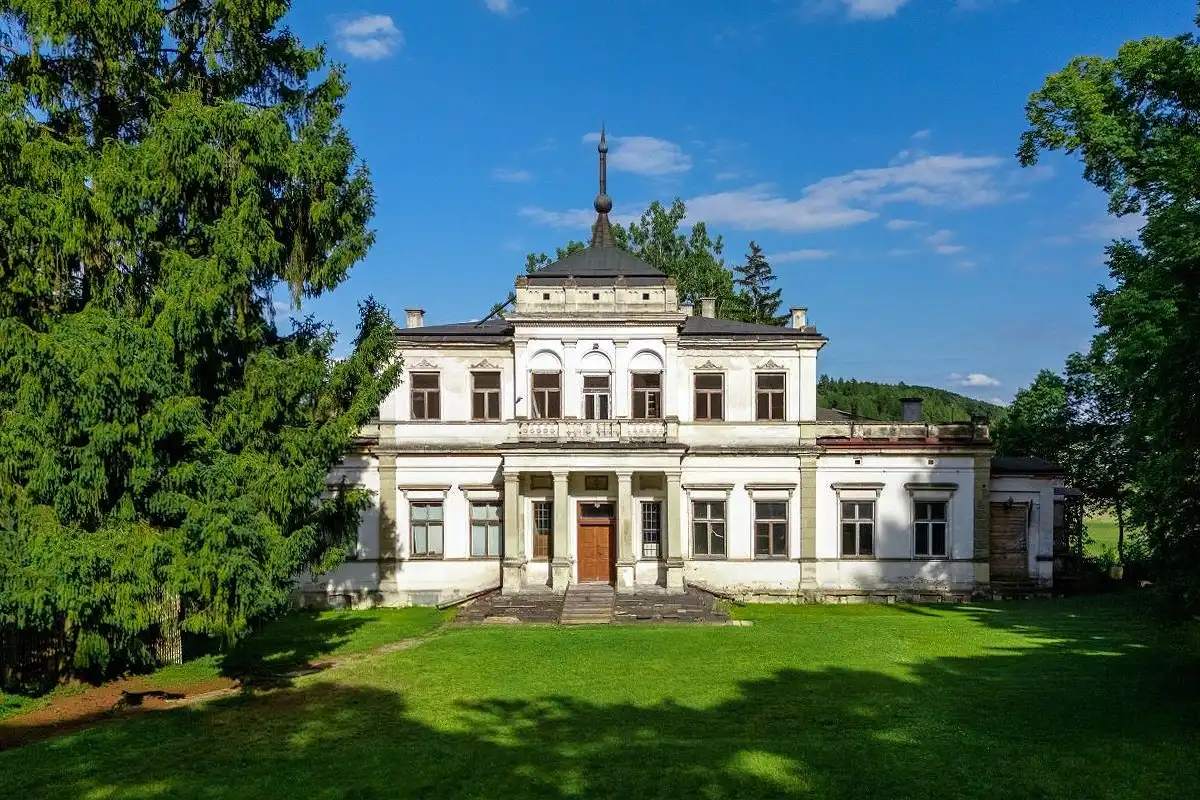 Obrázky Neorenesanční zámeček s parkem nedaleko Krakova