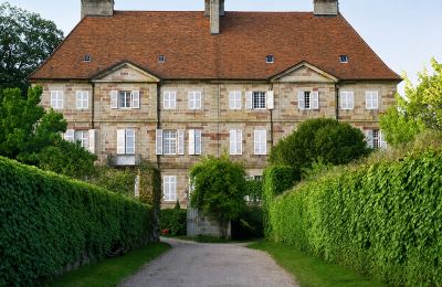 Zámeček Lure, Burgundsko-Franche-Comté