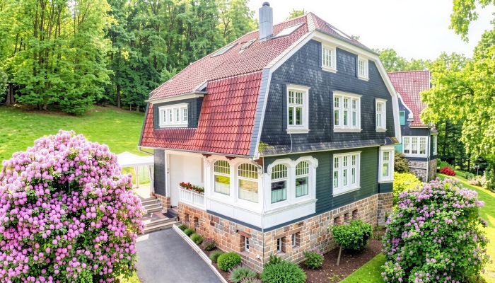 Památkově chráněná vila se třemi bytovými jednotkami ve Wermelskirchenu