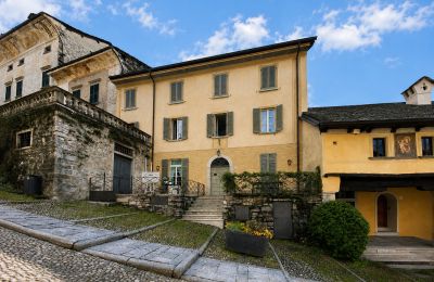Historické nemovitosti, Centro storico di Orta San Giulio sul Lago d'Orta vendesi appartamento trilocale con possibilità garage