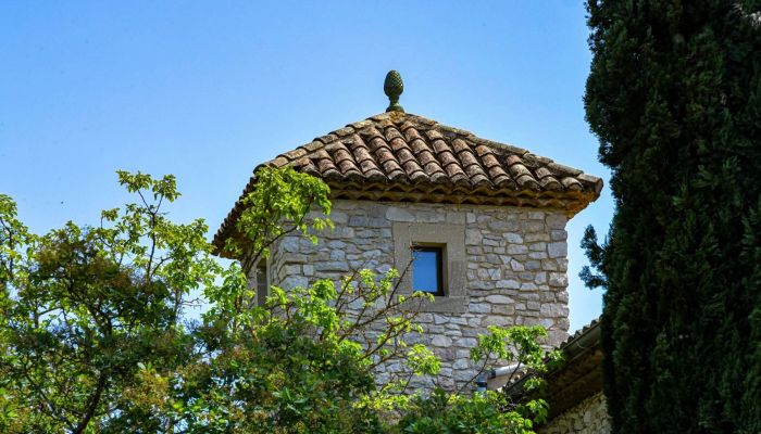 Usedlost z 18. stol. s parkem 7,3 ha u Uzès (Gard)