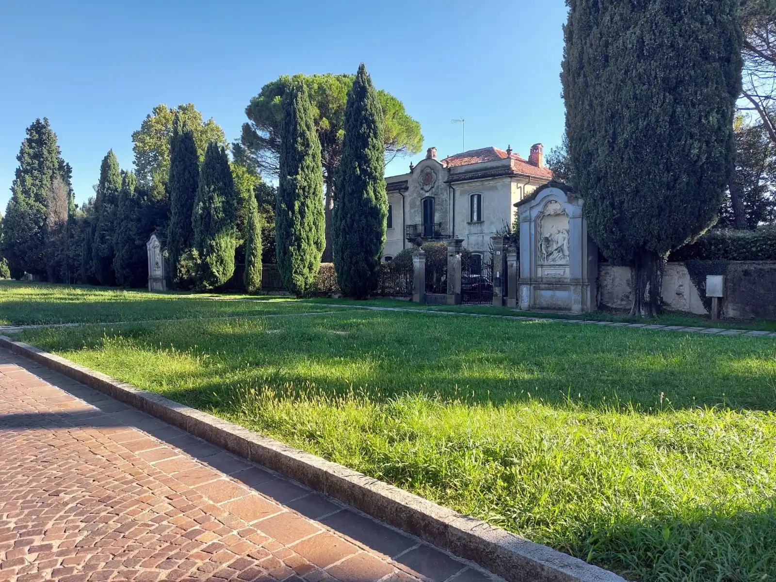 Obrázky Historická vila v Costa Masnaga mezi jezerem Como a Milánem