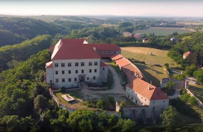 Hrad na prodej okres Brno-město, Pohled zvenku