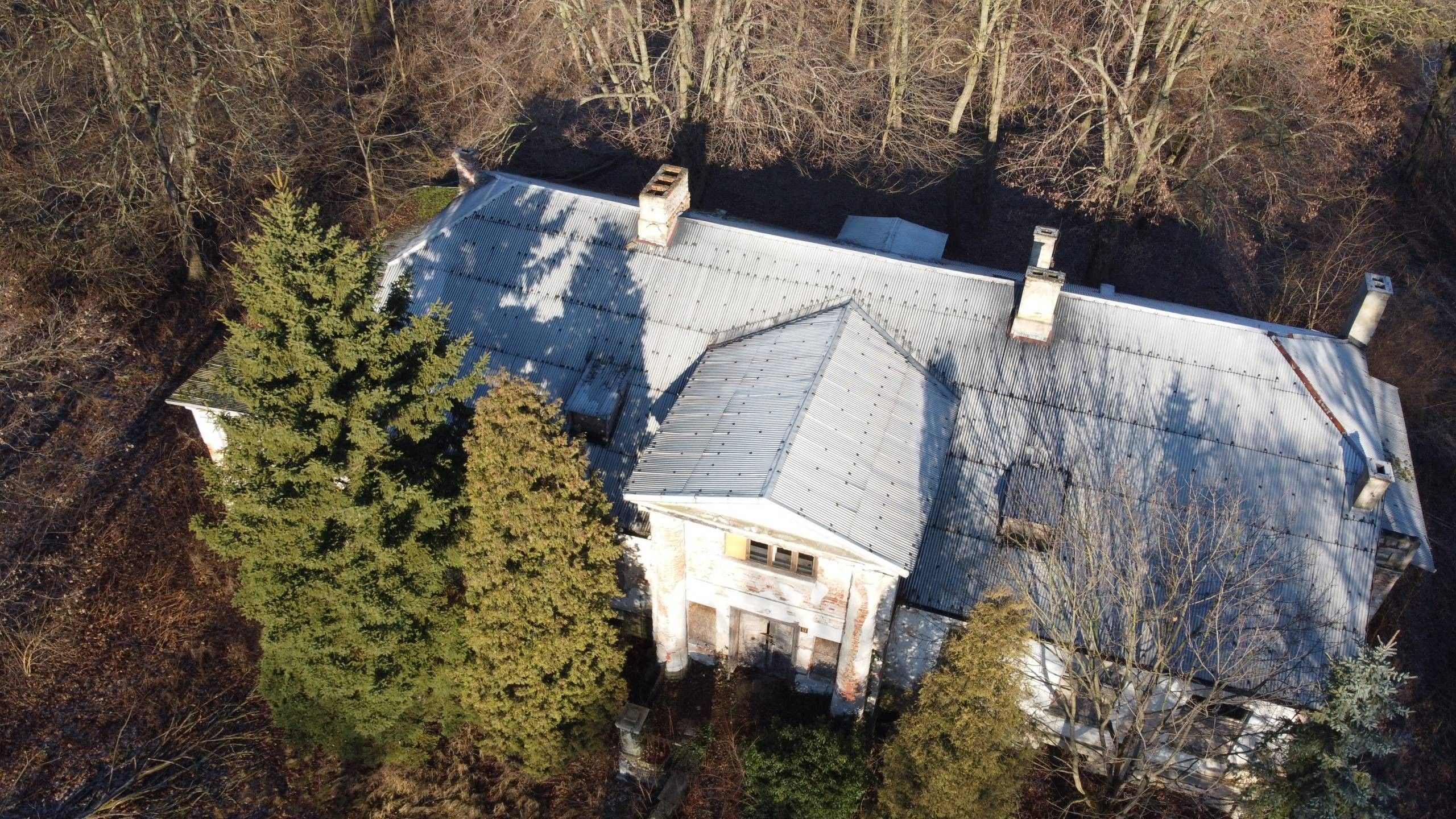 Obrázky Kleines renovierungsbedürftiges Gutshaus bei Konin
