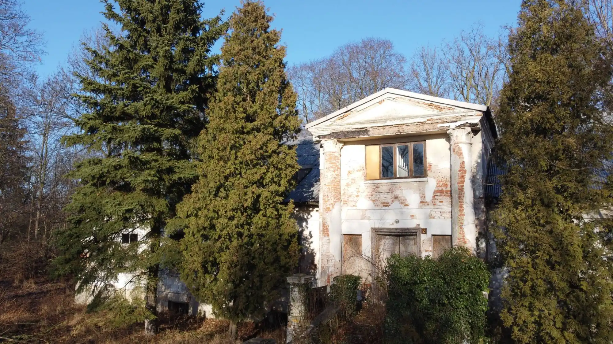 Obrázky Kleines renovierungsbedürftiges Gutshaus bei Konin