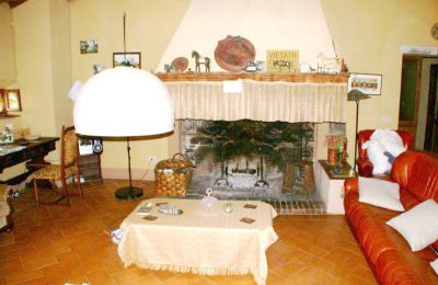 Venkovský dům na prodej Arezzo, Toscana:  RIF2262-lang9#RIF 2262 Kamin im großen Wohnbereich im EG