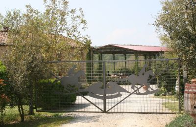 Venkovský dům na prodej Arezzo, Toscana:  RIF2262-lang2#RIF 2262 Zufahrtstor