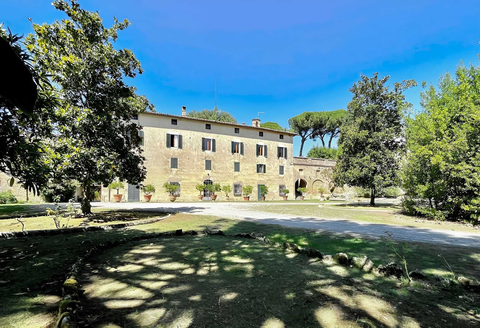 Obrázky Statný dům v kopcovité lokalitě s výhledem na Sienu