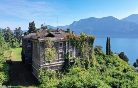 Intra, Via Selasca - Opuštěná vila u jezera Maggiore