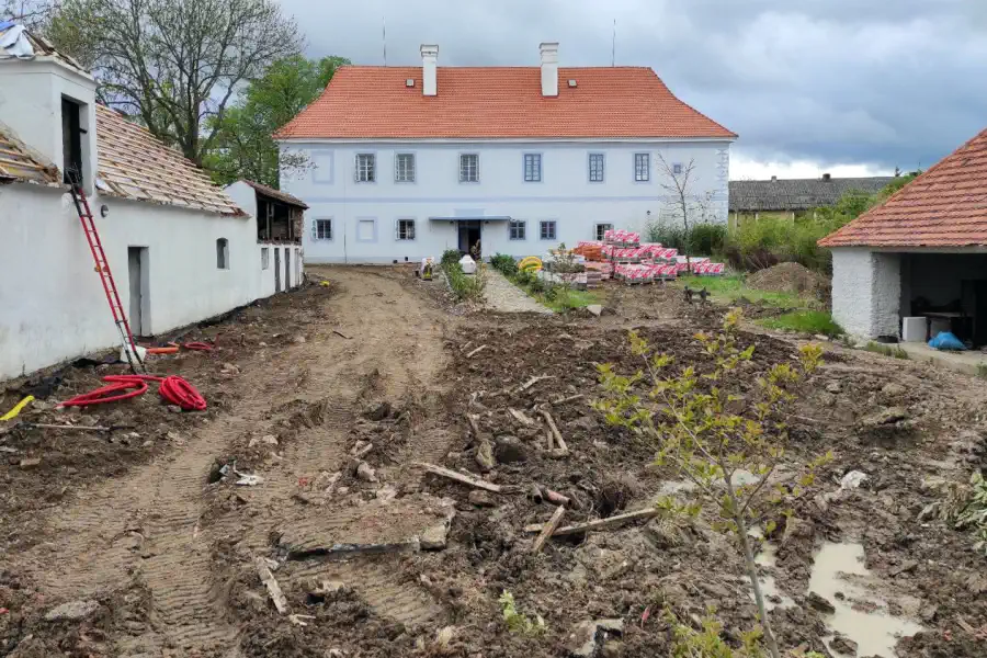 Stavba a rekonstrukce zámku v Modré Hůrce