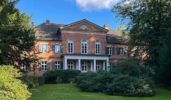 Parková strana zámečku Stecknitz