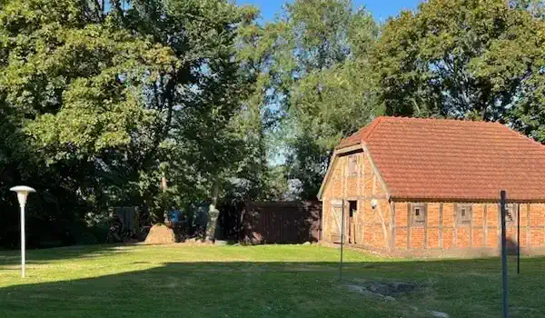 Zámeček s vedlejší budovou poblíž Hamburku